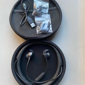 BOSE QuietControl 30 wireless headphones